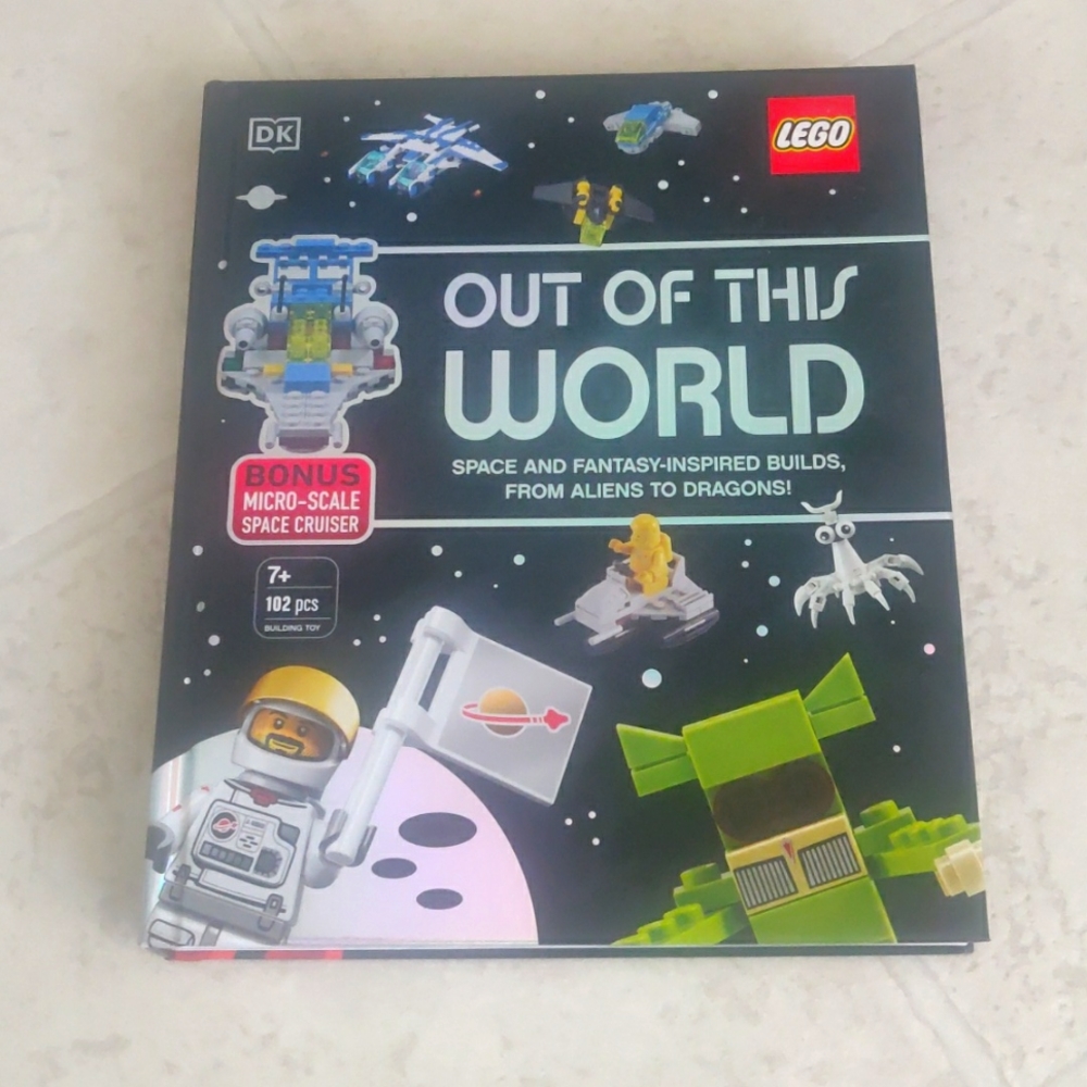 LEGO Out of This World  Space fantasy Inspired Builds book with 102 Pcs set